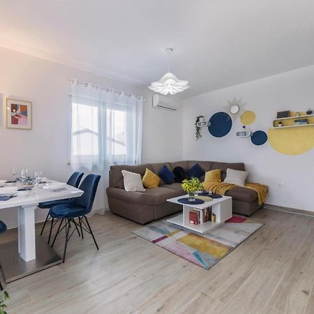1 Bedroom Amazing Apartment In Peroj Exterior photo