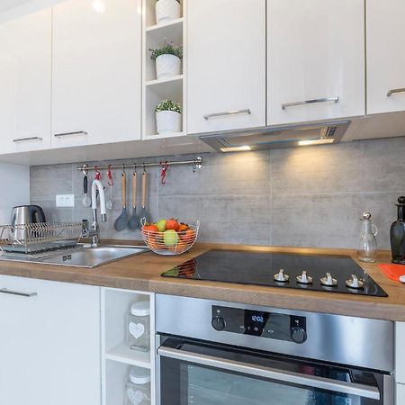 1 Bedroom Amazing Apartment In Peroj Exterior photo