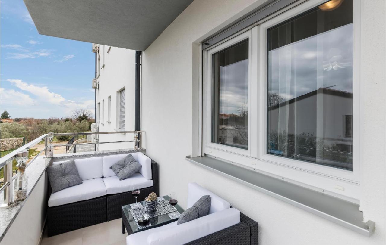 1 Bedroom Amazing Apartment In Peroj Exterior photo