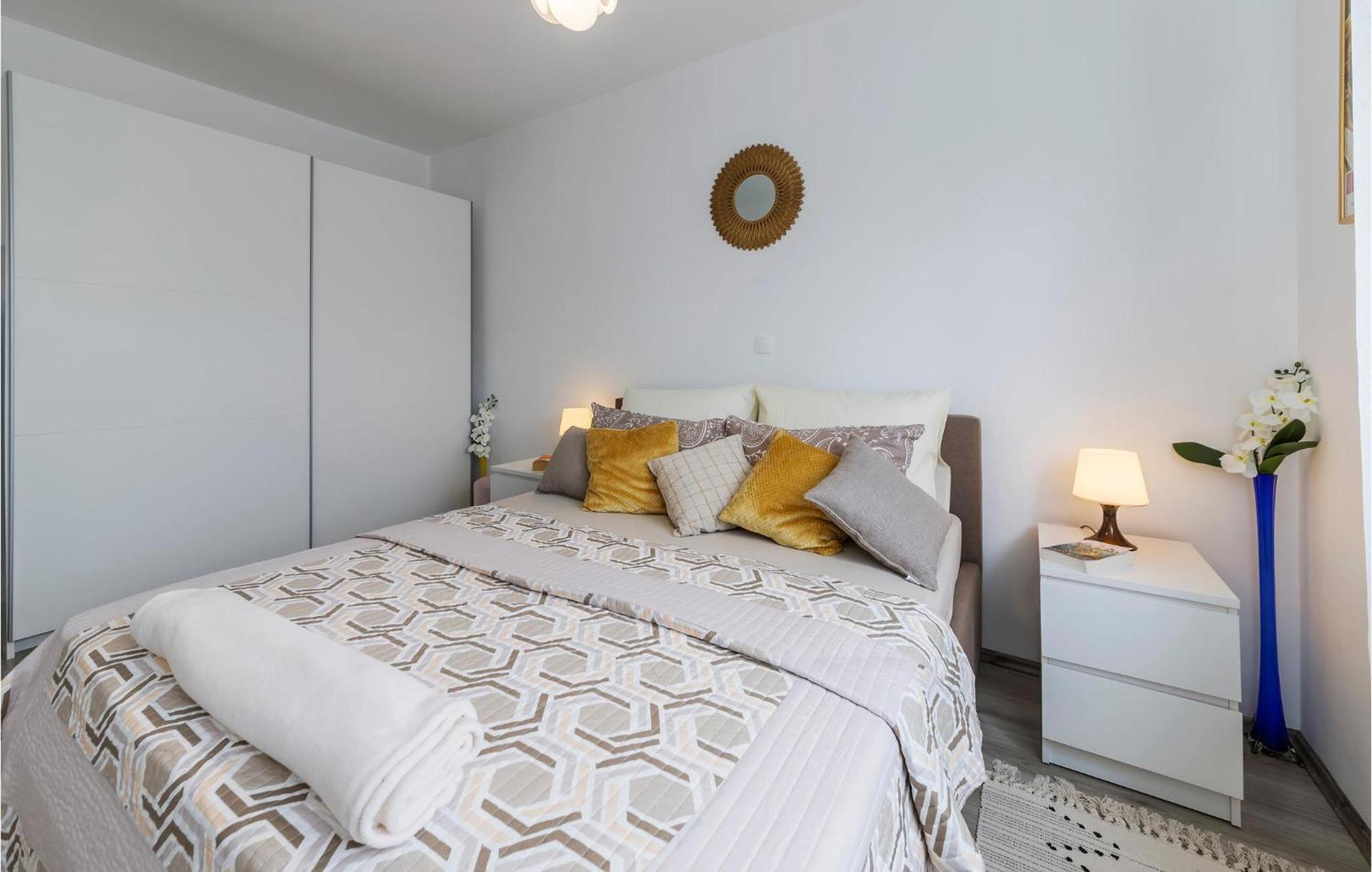 1 Bedroom Amazing Apartment In Peroj Exterior photo