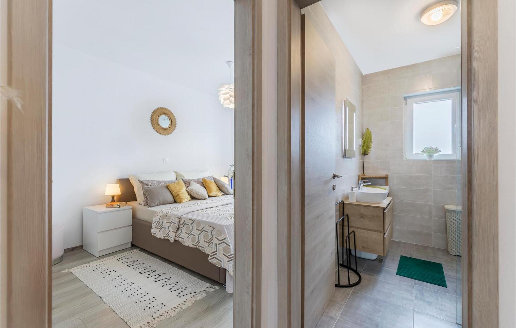 1 Bedroom Amazing Apartment In Peroj Exterior photo
