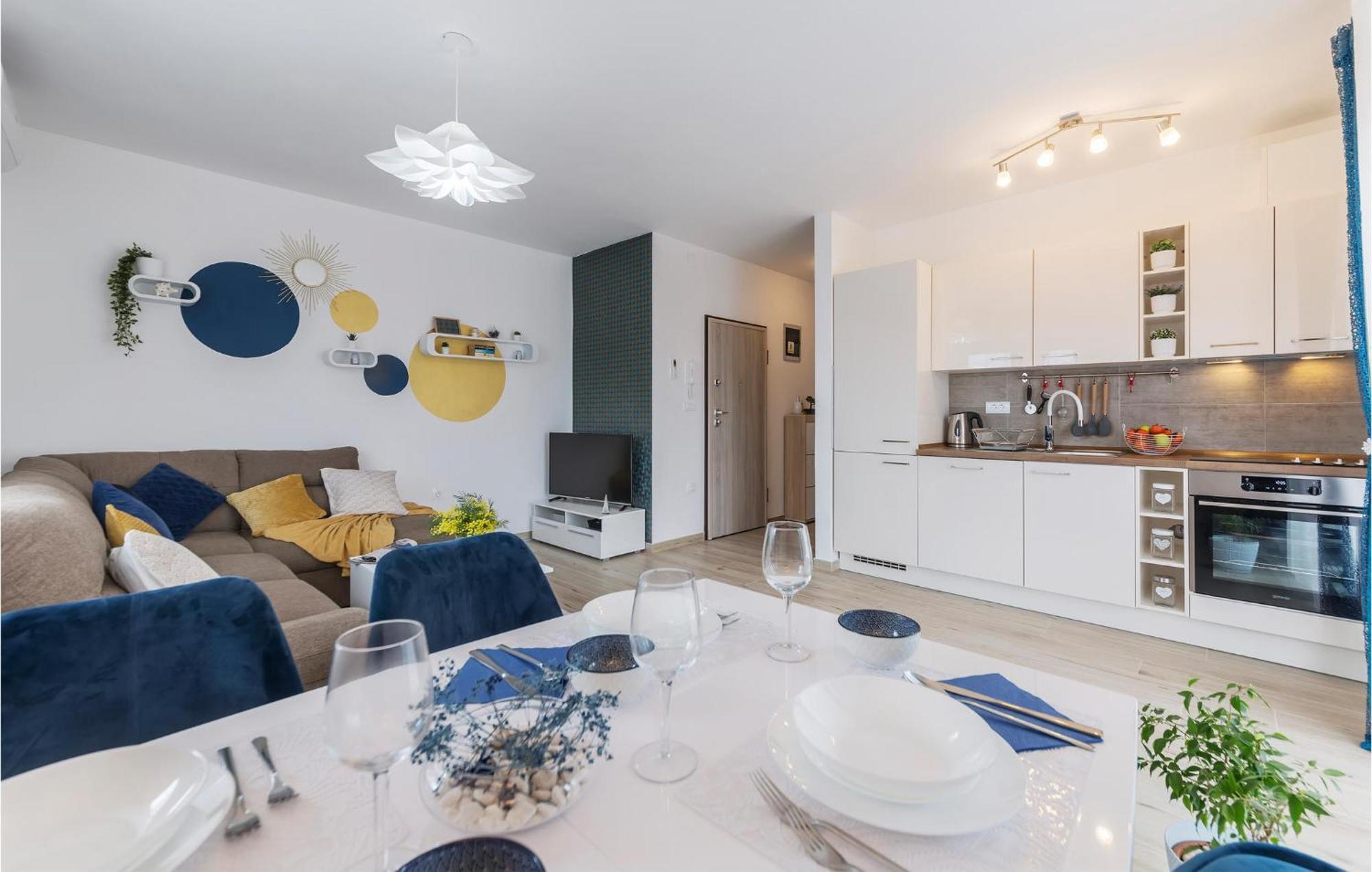 1 Bedroom Amazing Apartment In Peroj Exterior photo